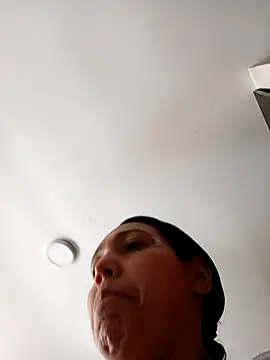 Snapshot of KimPielCanela chatting on November 15, 2025, 3:19 pm KimPielCanela online show from November 15, 2025, 3:19 pm