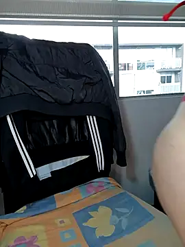 Snapshot of KimPielCanela chatting on January 5, 2026, 5:49 pm KimPielCanela online show from January 5, 2026, 5:49 pm