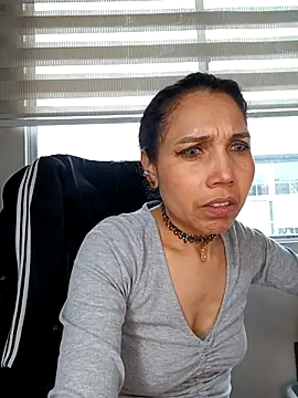 Snapshot of KimPielCanela chatting on January 6, 2026, 8:34 pm KimPielCanela online show from January 6, 2026, 8:34 pm