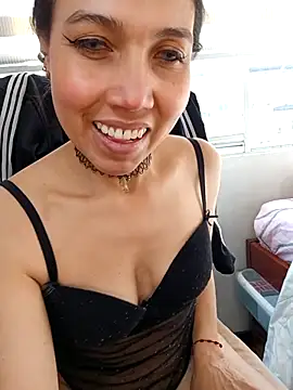 Snapshot of KimPielCanela chatting on January 7, 2026, 9:28 pm KimPielCanela online show from January 7, 2026, 9:28 pm