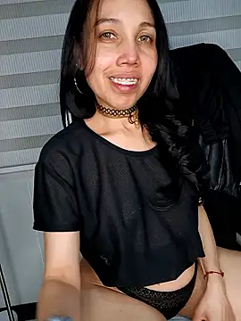 Snapshot of KimPielCanela chatting on January 14, 2026, 12:27 am KimPielCanela online show from January 14, 2026, 12:27 am