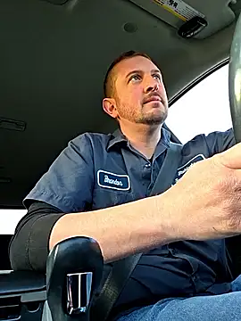 Snapshot of MrMechanic38 chatting on February 25, 2026, 1:43 pm MrMechanic38 online show from February 25, 2026, 1:43 pm