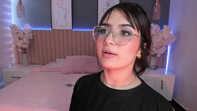 Megan mooree  online show from February 4, 2025, 4:08 pm