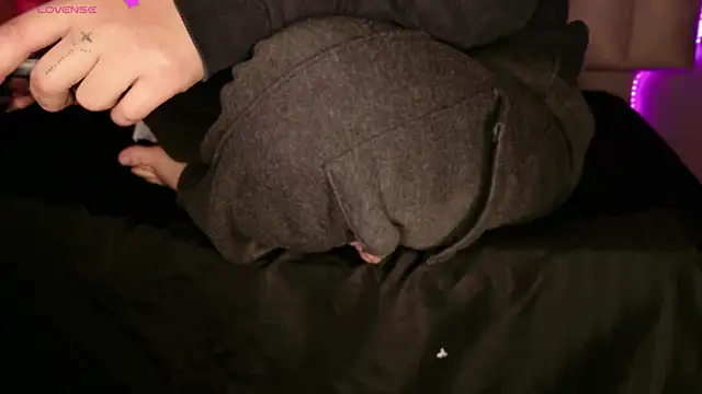 Megan mooree  online show from November 6, 2025, 1:01 pm