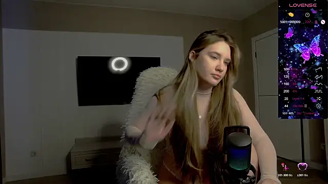 Holly Molii online show from November 22, 2025, 7:18 am