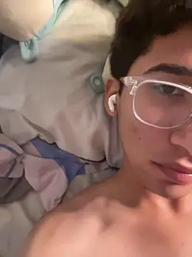 Snapshot of Gomezs-04 chatting on March 20, 2025, 6:52 am Gomezs-04 online show from March 20, 2025, 6:52 am