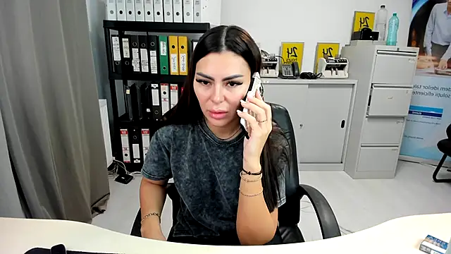 kilenyapatrice online show from November 10, 2025, 12:48 pm