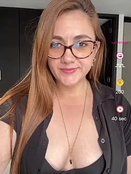 Snapshot of Shianrose chatting on June 2, 2026, 10:23 pm Shianrose online show from June 2, 2026, 10:23 pm