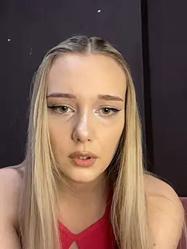 Snapshot of Alisa_Rise chatting on December 28, 2024, 8:25 pm Alisa Rise online show from December 28, 2024, 8:25 pm