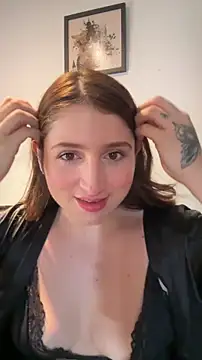 Snapshot of kamel-ayesha chatting on December 15, 2025, 2:21 pm kamel-ayesha online show from December 15, 2025, 2:21 pm