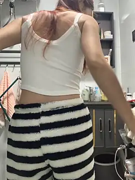 Aimeil online show from November 11, 2025, 3:12 pm