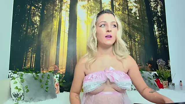 LittleAngelXO online show from October 7, 2025, 7:22 pm