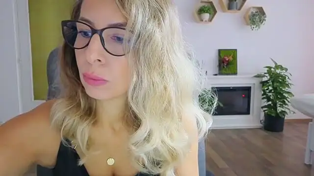 SukyGirl online show from October 28, 2025, 7:45 am