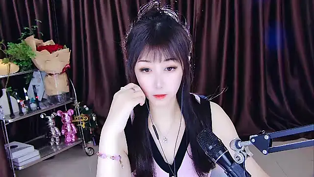 Snapshot of xiaoya666--baby chatting on February 25, 2025, 2:33 pm xiaoya666--baby online show from February 25, 2025, 2:33 pm