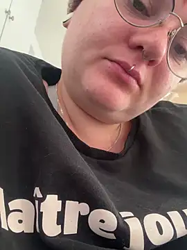 Sweetleeahxx online show from September 18, 2025, 12:51 pm