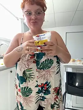 Sweetleeahxx online show from September 19, 2025, 4:07 pm