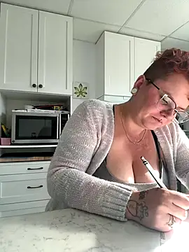 Sweetleeahxx online show from September 22, 2025, 1:24 pm