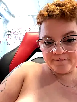 Sweetleeahxx online show from December 4, 2025, 3:10 pm