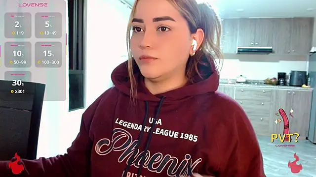 Lucia star   online show from November 18, 2025, 1:55 am