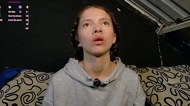 sweetdam12 online show from October 25, 2025, 8:14 pm