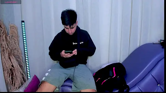 Yourslust  online show from November 17, 2025, 7:41 pm