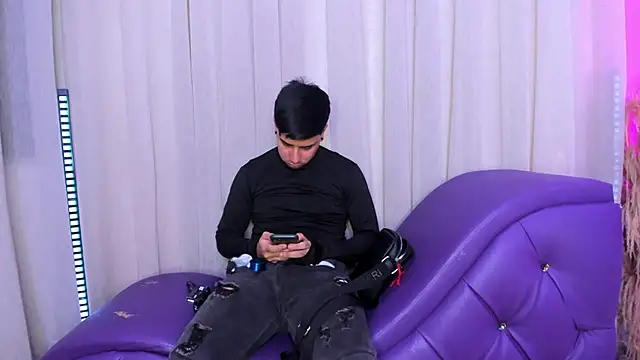 Yourslust  online show from February 6, 2026, 12:30 pm