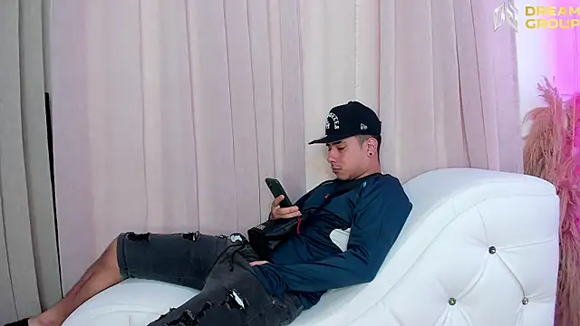 Yourslust  online show from April 7, 2026, 2:28 pm