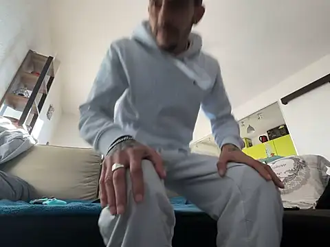 Rebeu313 online show from December 26, 2024, 2:27 pm