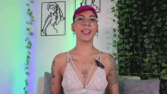 MiaMorgan  online show from December 20, 2025, 2:35 pm