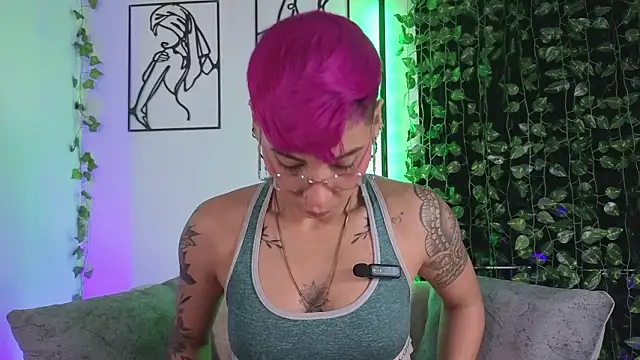 MiaMorgan  online show from February 3, 2026, 1:05 pm