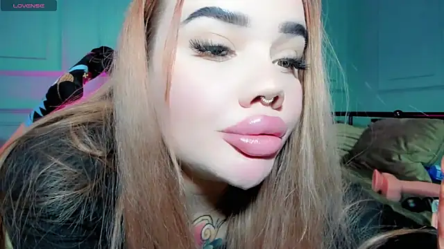 Snapshot of Aira_vi chatting on December 27, 2024, 5:26 pm Aira vi online show from December 27, 2024, 5:26 pm