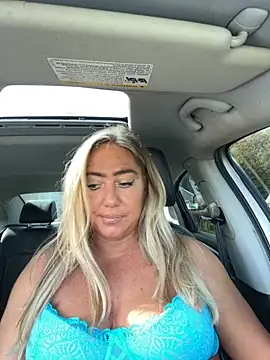 Snapshot of sunshinekisses chatting on October 11, 2025, 5:33 pm sunshinekisses online show from October 11, 2025, 5:33 pm