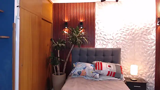 Perla prg online show from March 12, 2025, 3:29 pm