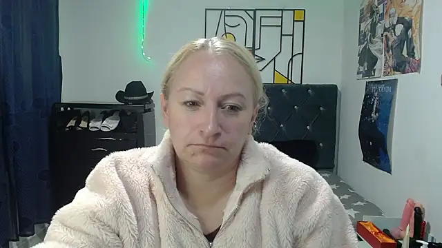 Snapshot of emperabigbootybigass chatting on April 21, 2026, 12:22 pm emperabigbootybigass online show from April 21, 2026, 12:22 pm