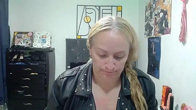 Snapshot of emperabigbootybigass chatting on April 28, 2026, 12:21 pm emperabigbootybigass online show from April 28, 2026, 12:21 pm
