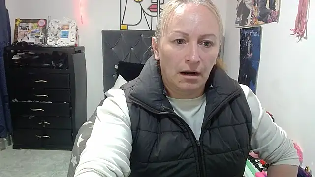 Snapshot of emperabigbootybigass chatting on May 4, 2026, 12:23 pm emperabigbootybigass online show from May 4, 2026, 12:23 pm
