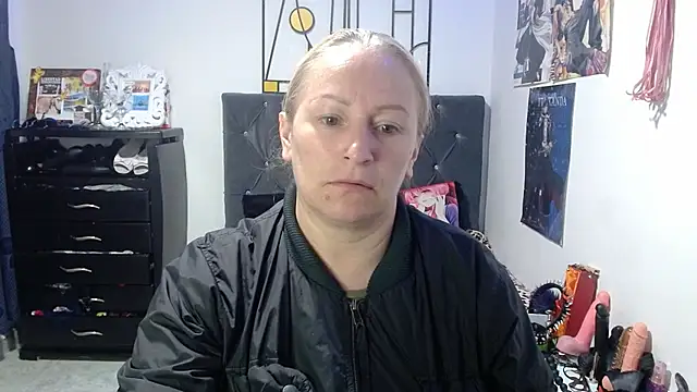 Snapshot of emperabigbootybigass chatting on May 6, 2026, 12:32 pm emperabigbootybigass online show from May 6, 2026, 12:32 pm