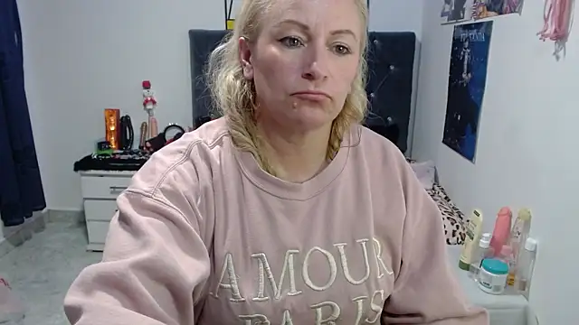 Snapshot of emperabigbootybigass chatting on May 16, 2026, 12:29 am emperabigbootybigass online show from May 16, 2026, 12:29 am