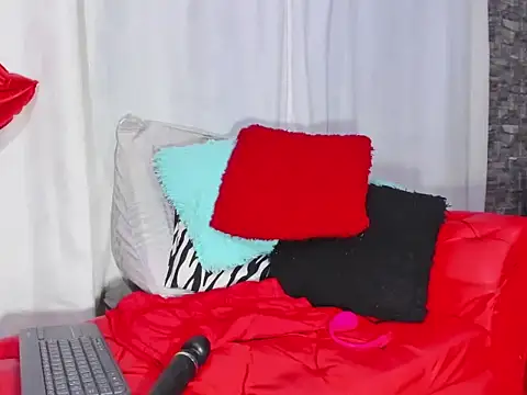 Xiomara-Suarez online show from February 28, 2025, 1:47 am