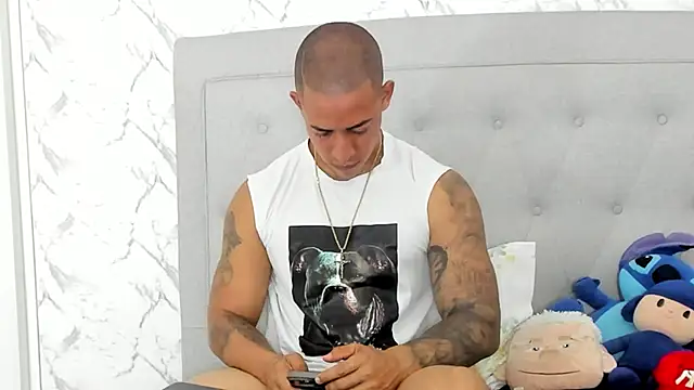 luigiferrara online show from March 19, 2025, 1:10 am