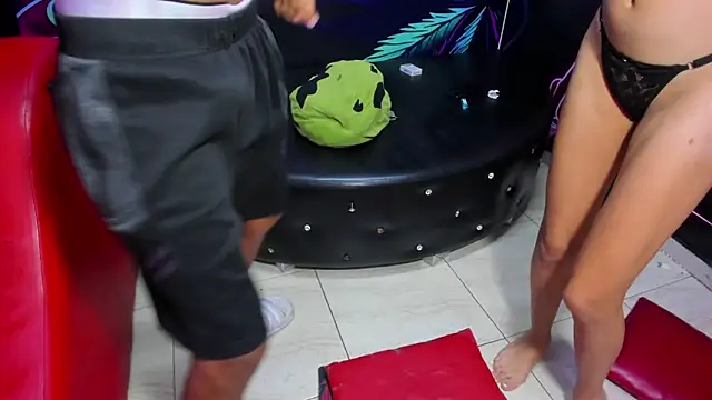 Snapshot of Living_room chatting on February 18, 2026, 11:33 pm Living room online show from February 18, 2026, 11:33 pm