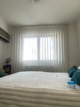 Amberseyes online show from April 23, 2026, 7:52 am
