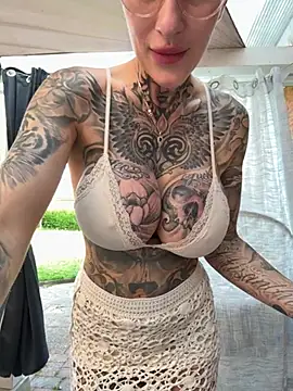 Snapshot of MeganWitch chatting on June 24, 2026, 4:28 pm MeganWitch online show from June 24, 2026, 4:28 pm