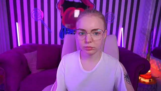 EmilySunshineS online show from May 7, 2026, 12:54 pm