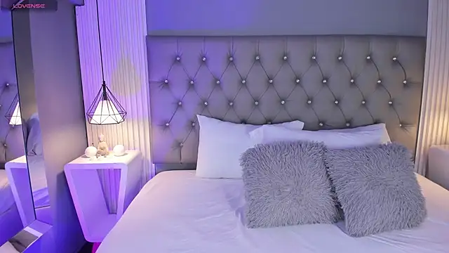 Snapshot of VioletthaRous chatting on March 2, 2026, 10:38 pm VioletthaRous online show from March 2, 2026, 10:38 pm