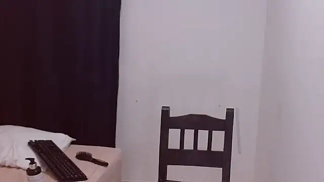 Snapshot of Cristal_ST chatting on December 20, 2024, 9:43 am Cristal ST online show from December 20, 2024, 9:43 am