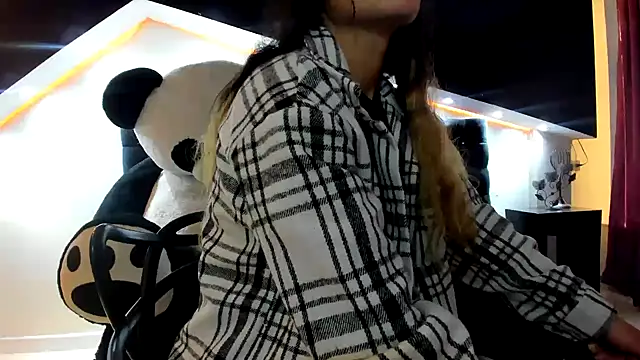 Coral Gibson online show from February 14, 2025, 12:14 pm