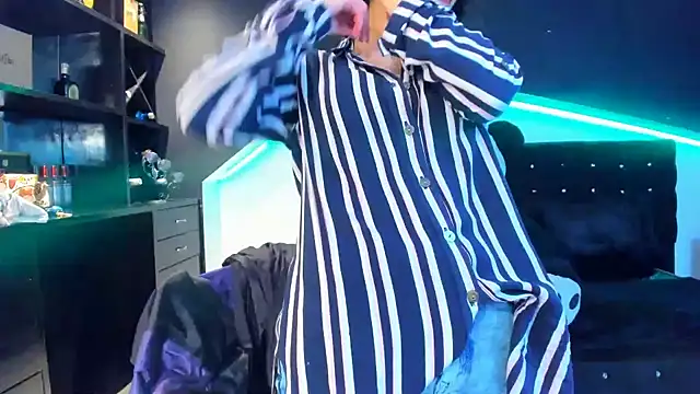 Coral Gibson online show from February 21, 2025, 12:39 pm