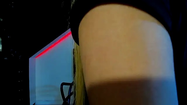 Coral Gibson online show from March 8, 2025, 1:03 pm