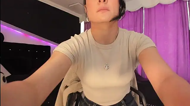 Coral Gibson online show from March 28, 2026, 2:05 pm